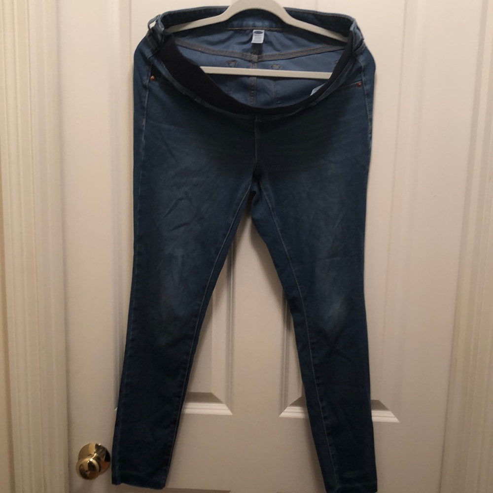 Old Navy maternity Rockstar jeans